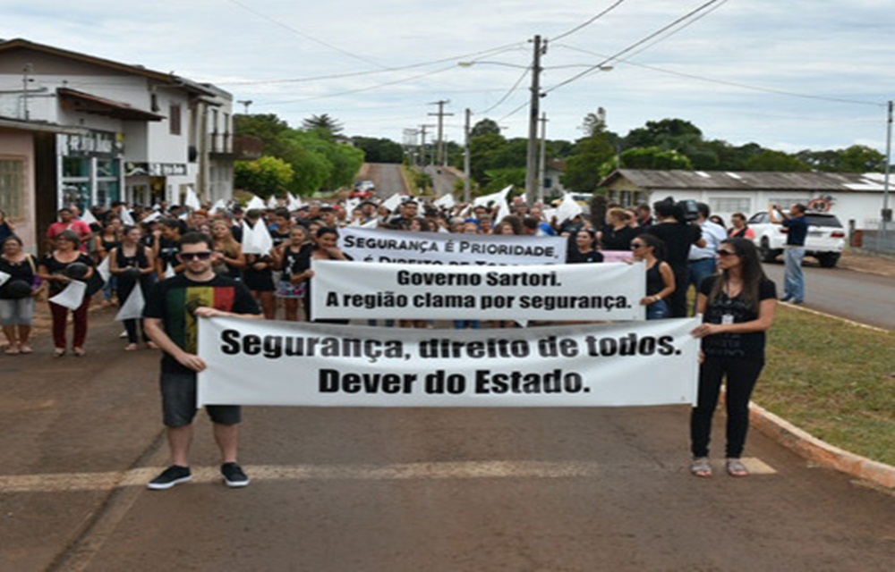 Ir para  <p>Ap&oacute;s a manifesta&ccedil;&atilde;o que reuniu dezenas de pessoas em Maximiliano de Almeida, na tarde da &uacute;ltima sexta-feira (10), &nbsp;a Brigada Militar confirmou ontem (13) que o munic&iacute;pio,...